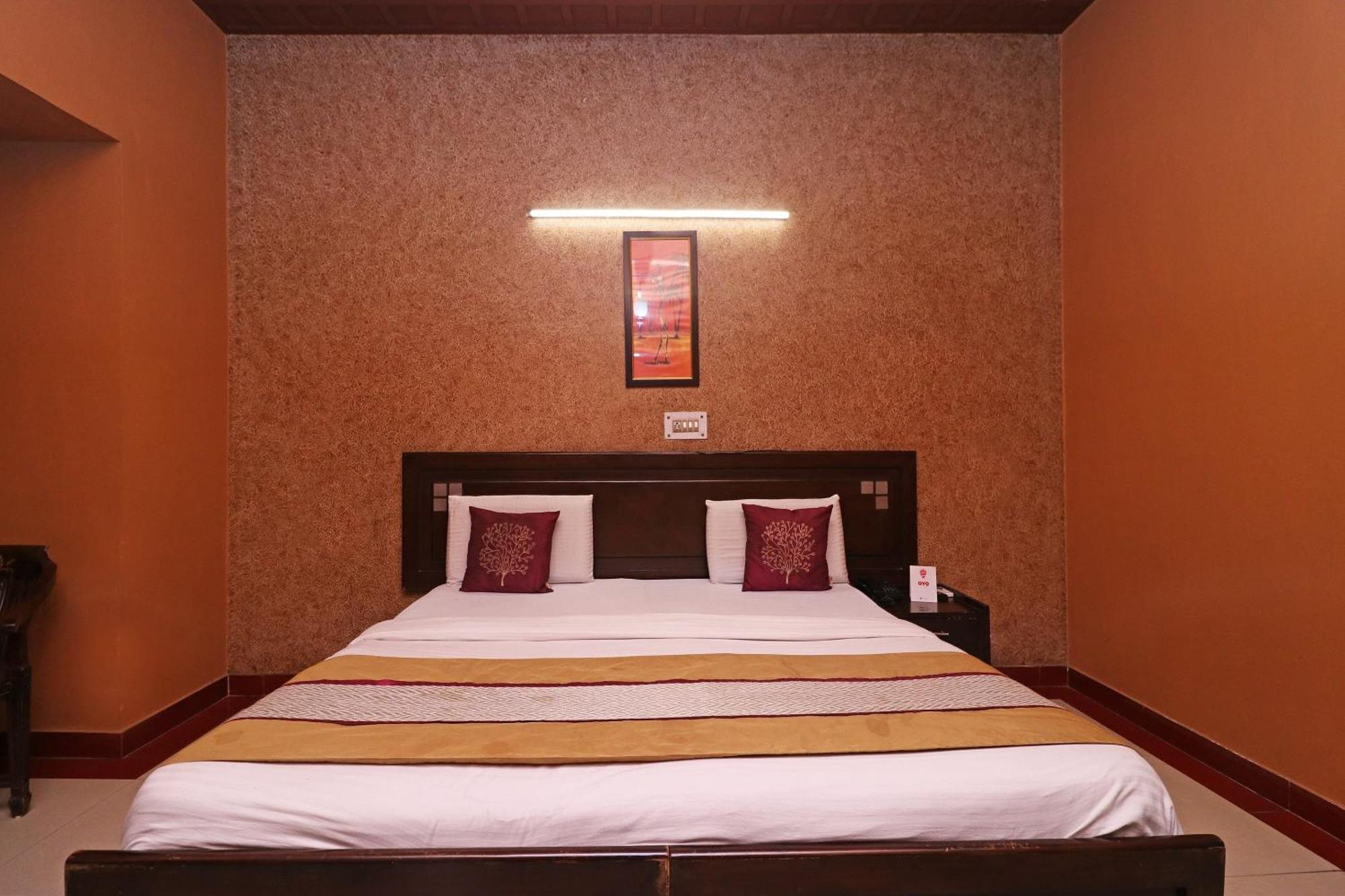 Отель Townhouse Satguru Enclave Road Gurgaon Jamb Экстерьер фото