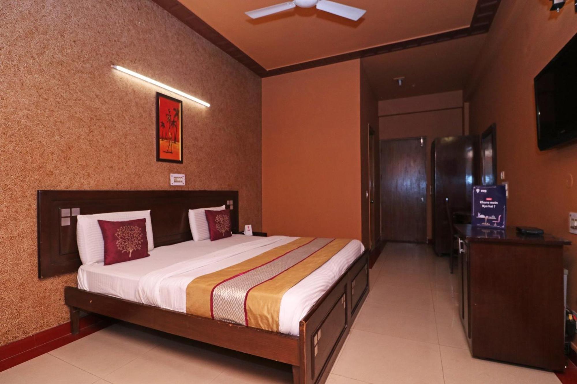Отель Townhouse Satguru Enclave Road Gurgaon Jamb Экстерьер фото