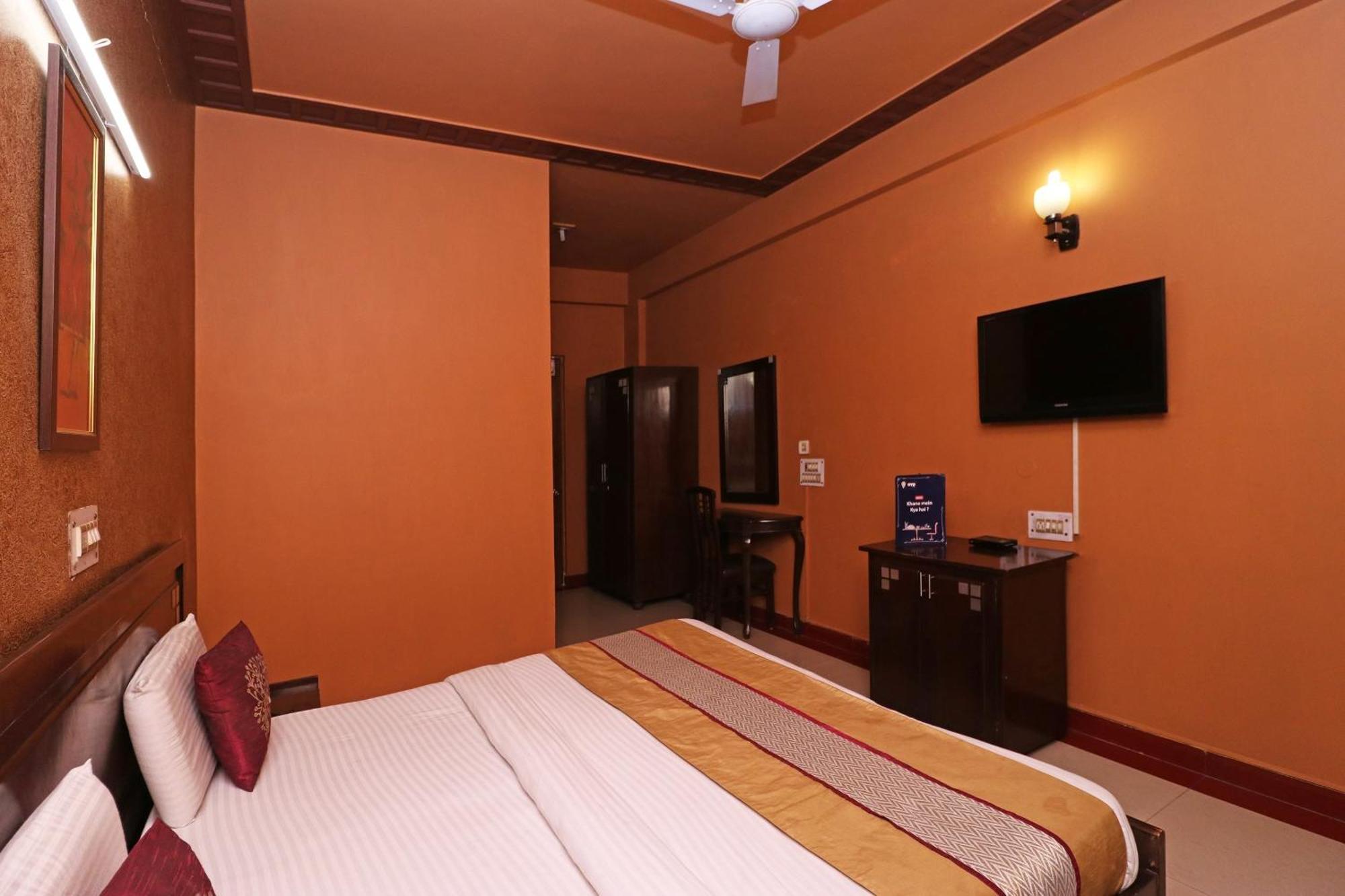 Отель Townhouse Satguru Enclave Road Gurgaon Jamb Экстерьер фото